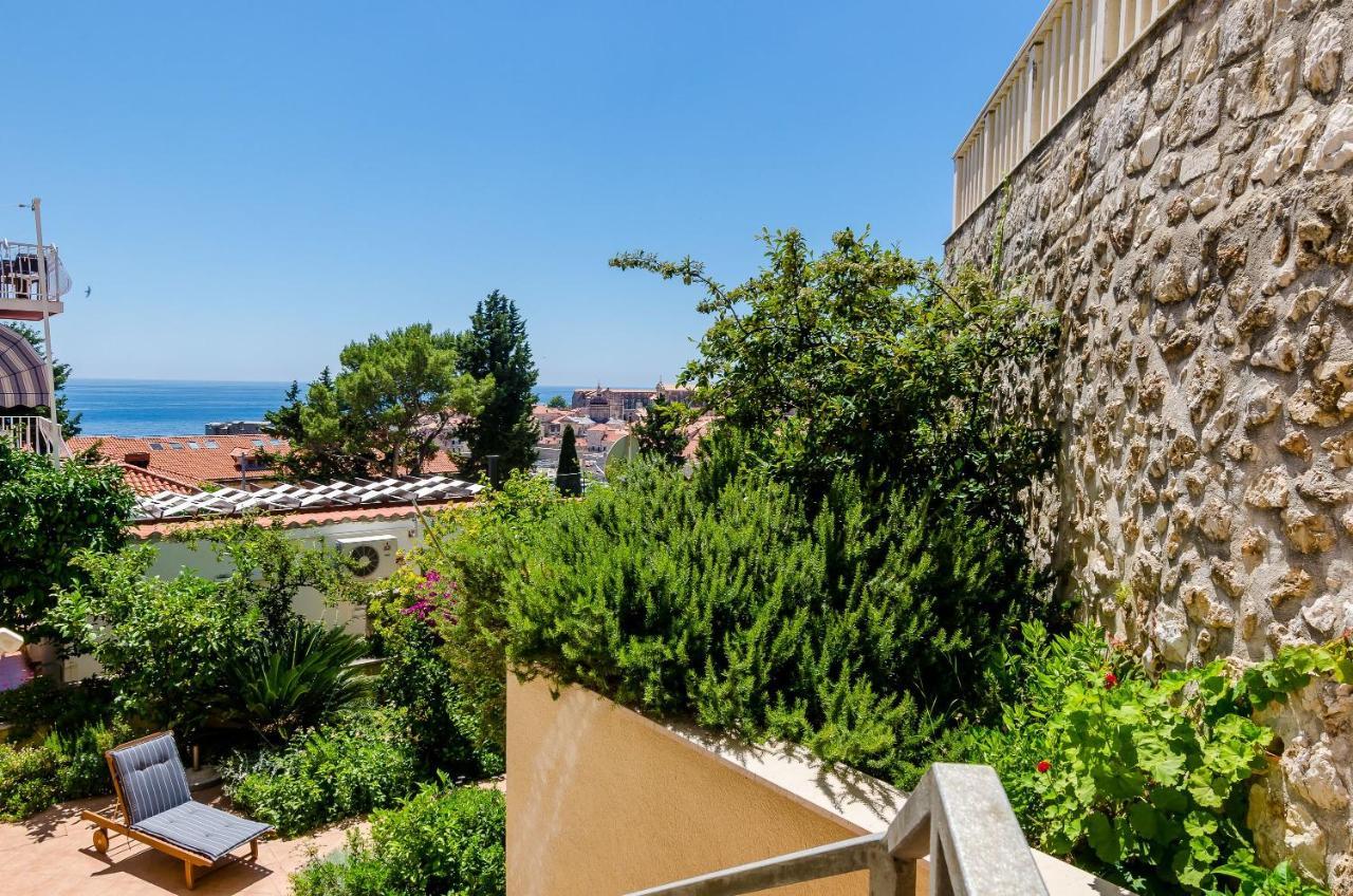 Private Garden *